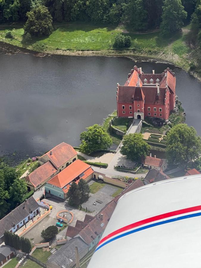 Penzion Tera U Zamku Cervena Lhota Pluhuv Zdar Exteriör bild