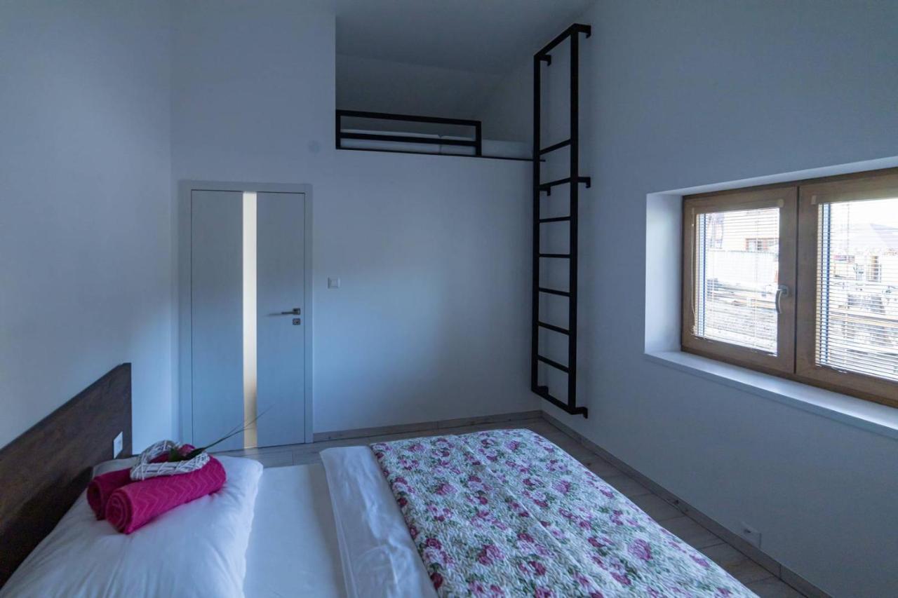 Penzion Tera U Zamku Cervena Lhota Pluhuv Zdar Exteriör bild