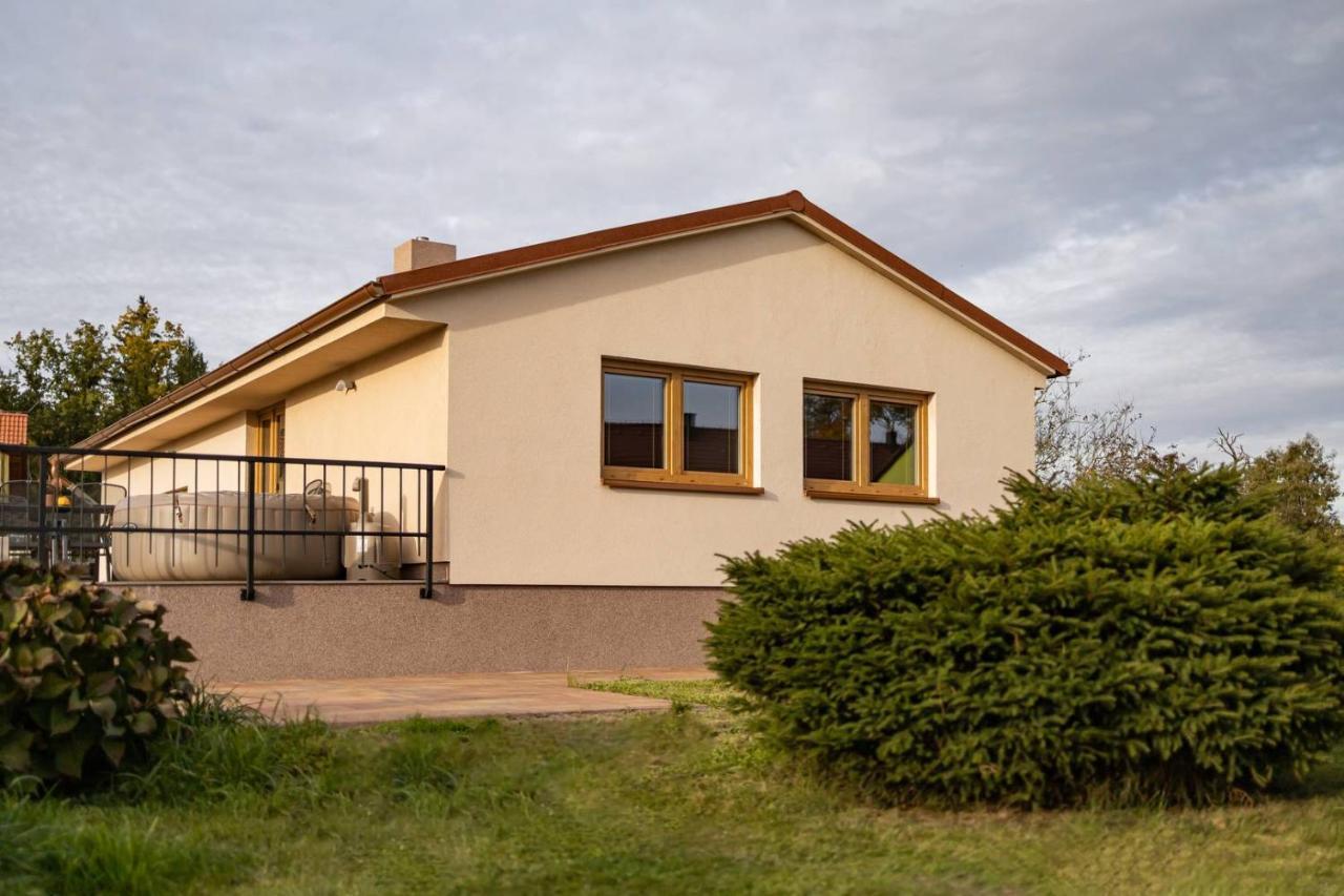 Penzion Tera U Zamku Cervena Lhota Pluhuv Zdar Exteriör bild